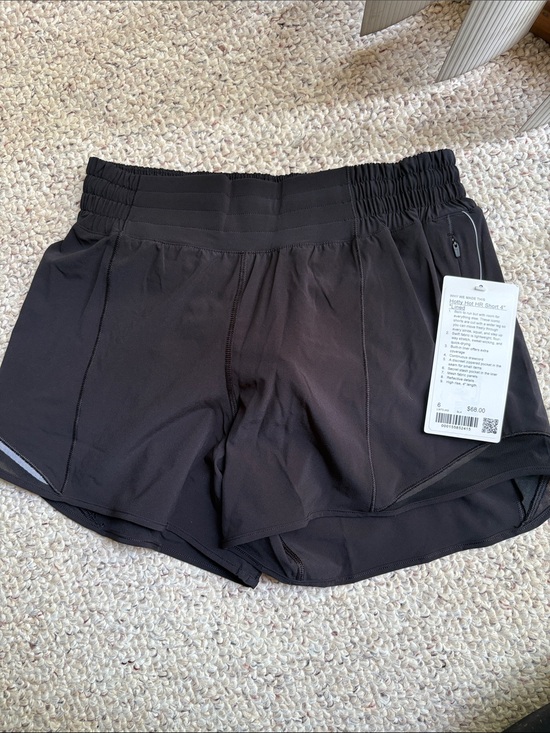 lululemon athletica Pants - Lululemon Hotty Hot 4in Black Shorts Women’s Size 6